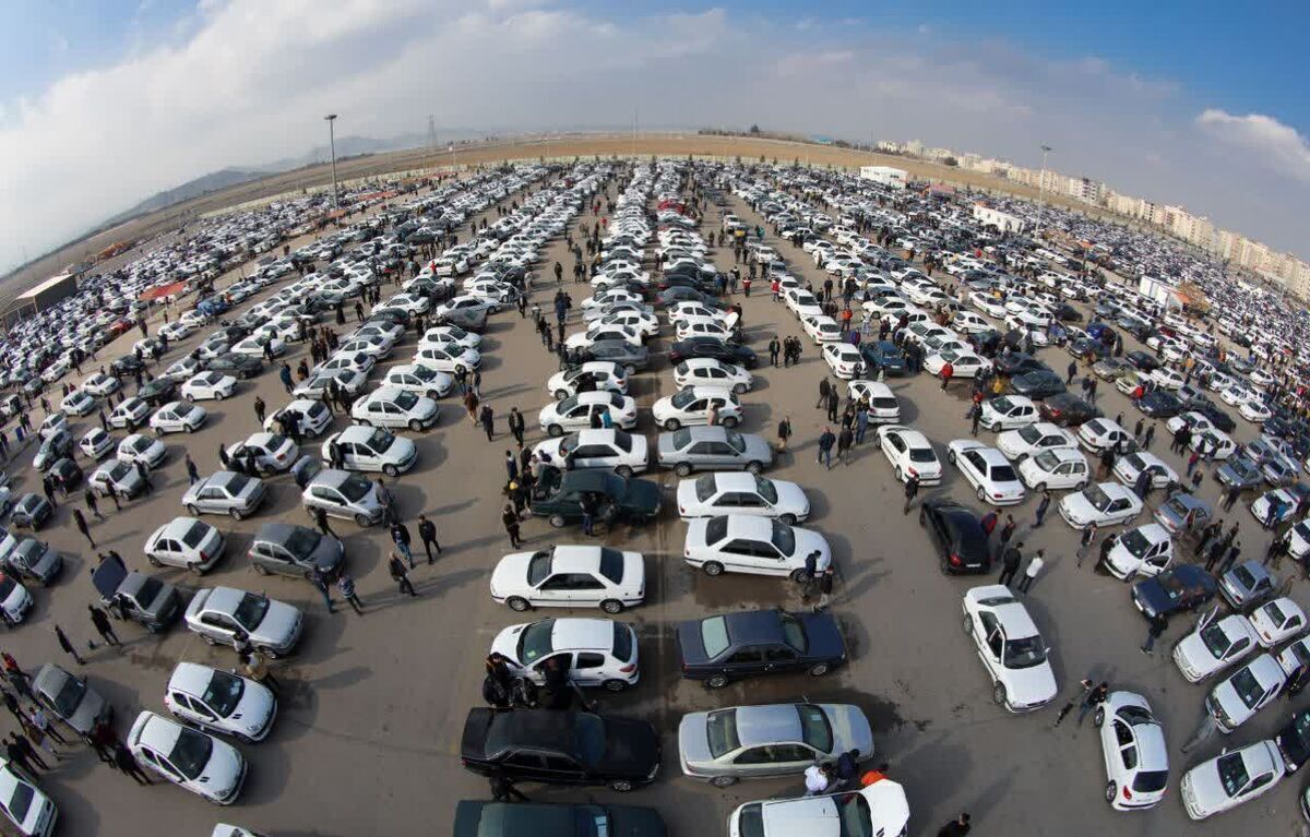 بازتاب ناپایدار اقتصاد ۱۴۰۲ به بازار خودرو