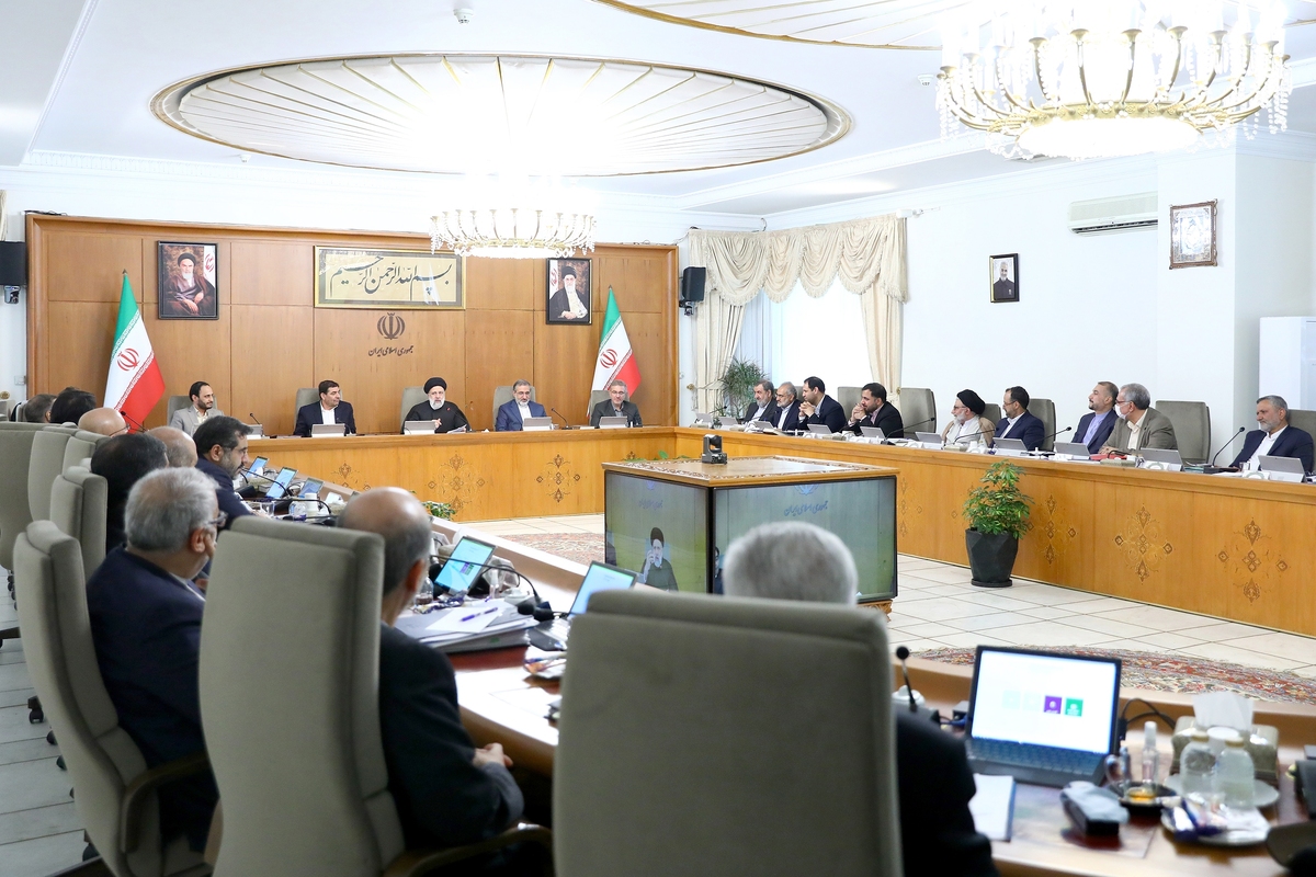 امروز بیش از هر زمان همکاری و همدلی قوا برای حل مسائل کشور ضروری است