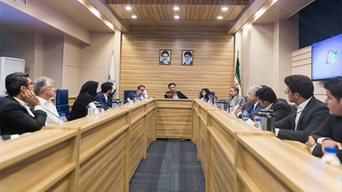 از نخبگان حوزه کار و صنعت حمایت می‌شود