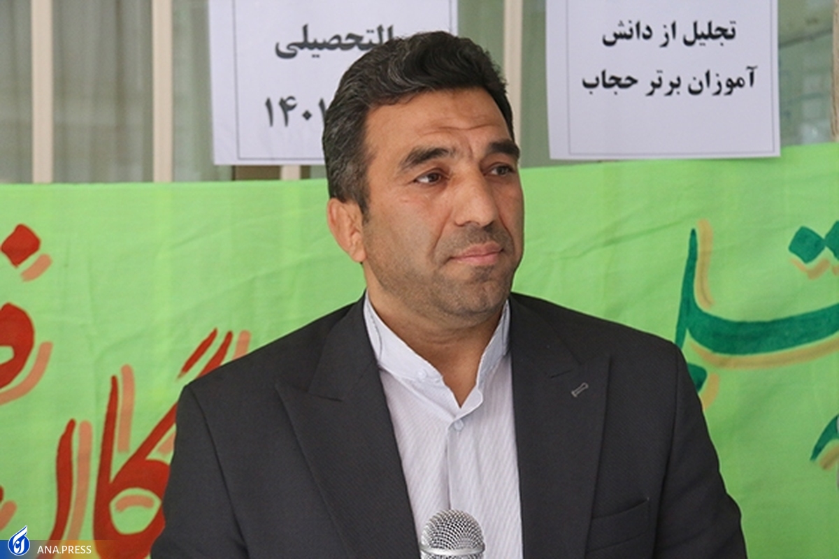 معلمان در کشف گنجینههای علم و معرفت هادی و راهنما هستند
