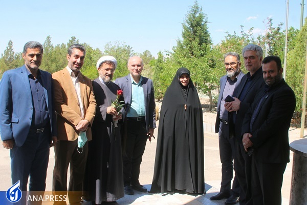 اقتدار نسل آیندهساز ایران در گرو حفظ منزلت معلم اقتدار نسل آیندهساز ایران در گرو حفظ منزلت معلم