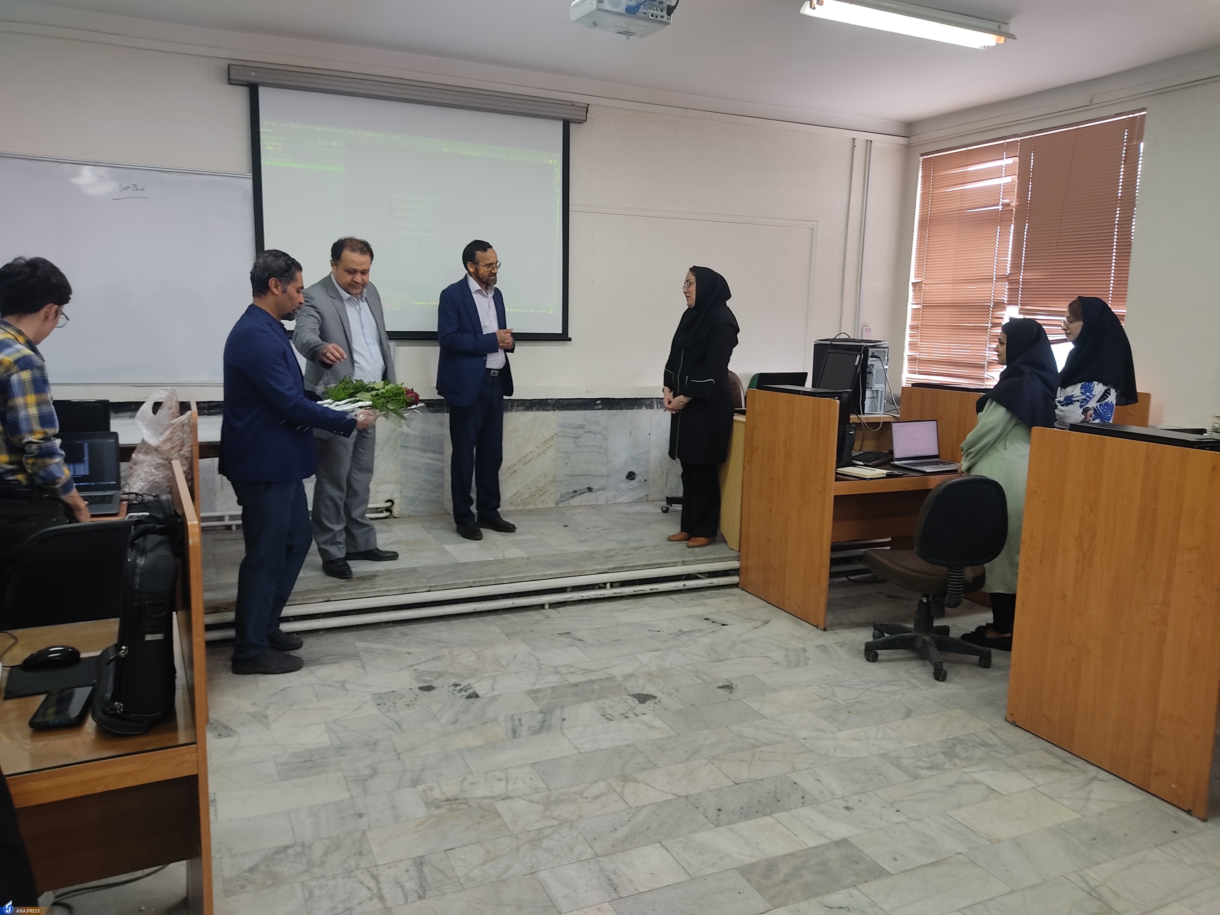 معلمان و استادان پایه&zwnj;گذاران سرنوشت یک ملت هستند