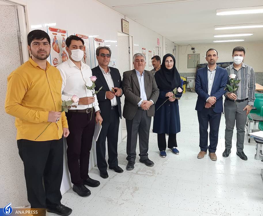 تجلیل از معلمان و استادان در واحدهای دانشگاه آزاد تجلیل از معلمان و استادان در واحدهای دانشگاه آزاد