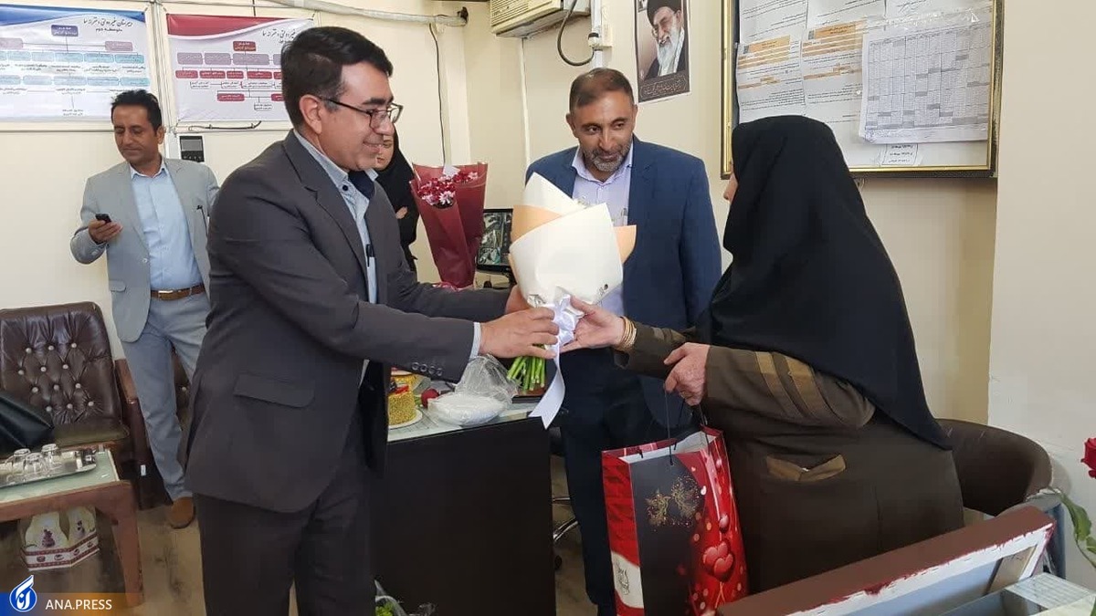معلمان آینده ایران را تضمین میکنند