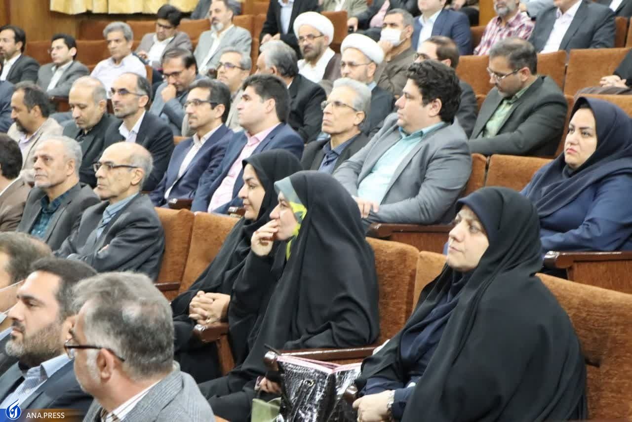 ارتباط قوی دانشگاه و صنعت دانشجویان را به اشتغال نزدیکتر میکند ارتباط قوی دانشگاه و صنعت دانشجویان را به اشتغال نزدیکتر میکند