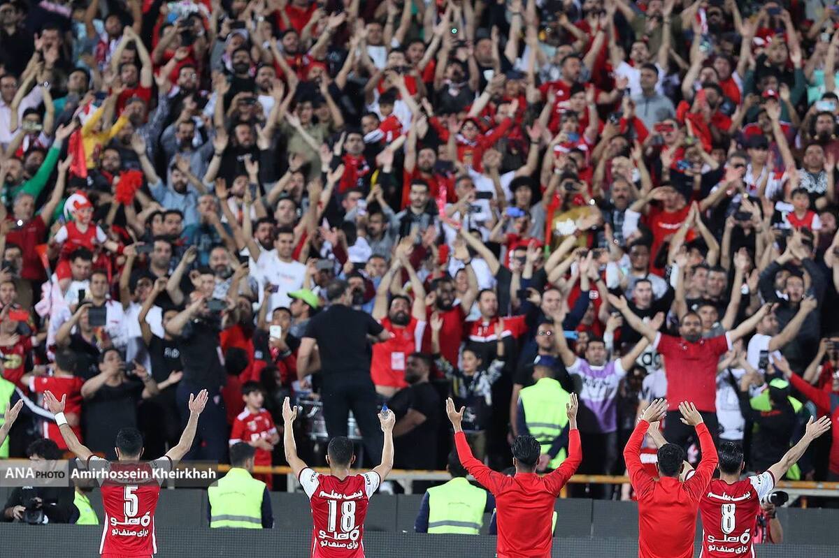 شادی سرخپوشان روبهروی هواداران پس از پیروزی برابر پیکان+ تصاویر