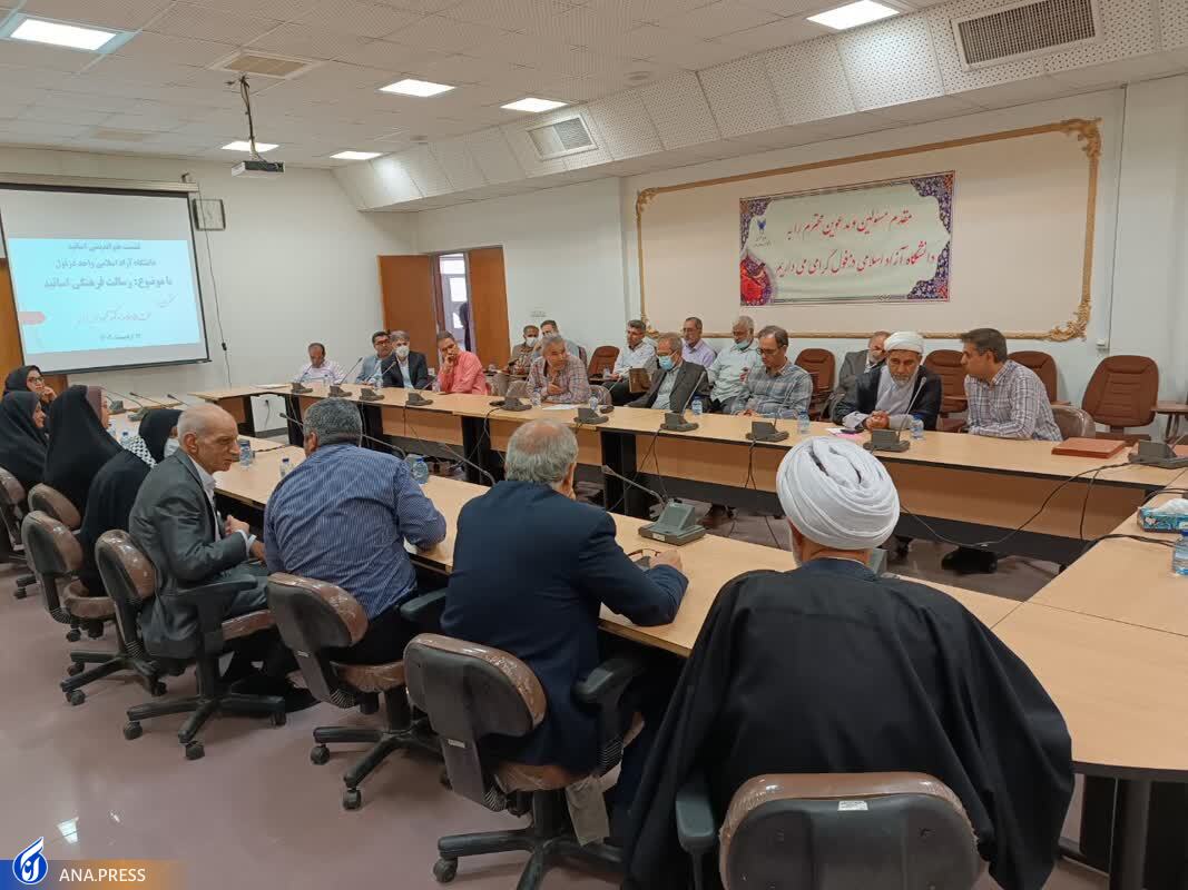 استاد بخش مهمی از مرجعیت فکری دانشجو را تشکیل می‌دهد