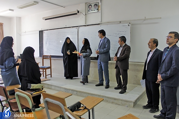 تجلیل از معلمان و استادان در واحدهای دانشگاه آزاد تجلیل از معلمان و استادان در واحدهای دانشگاه آزاد