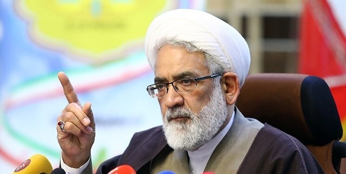 کشف حجاب در انظار عمومی جرم انگاری و برای آن مجازات تعیین شده است