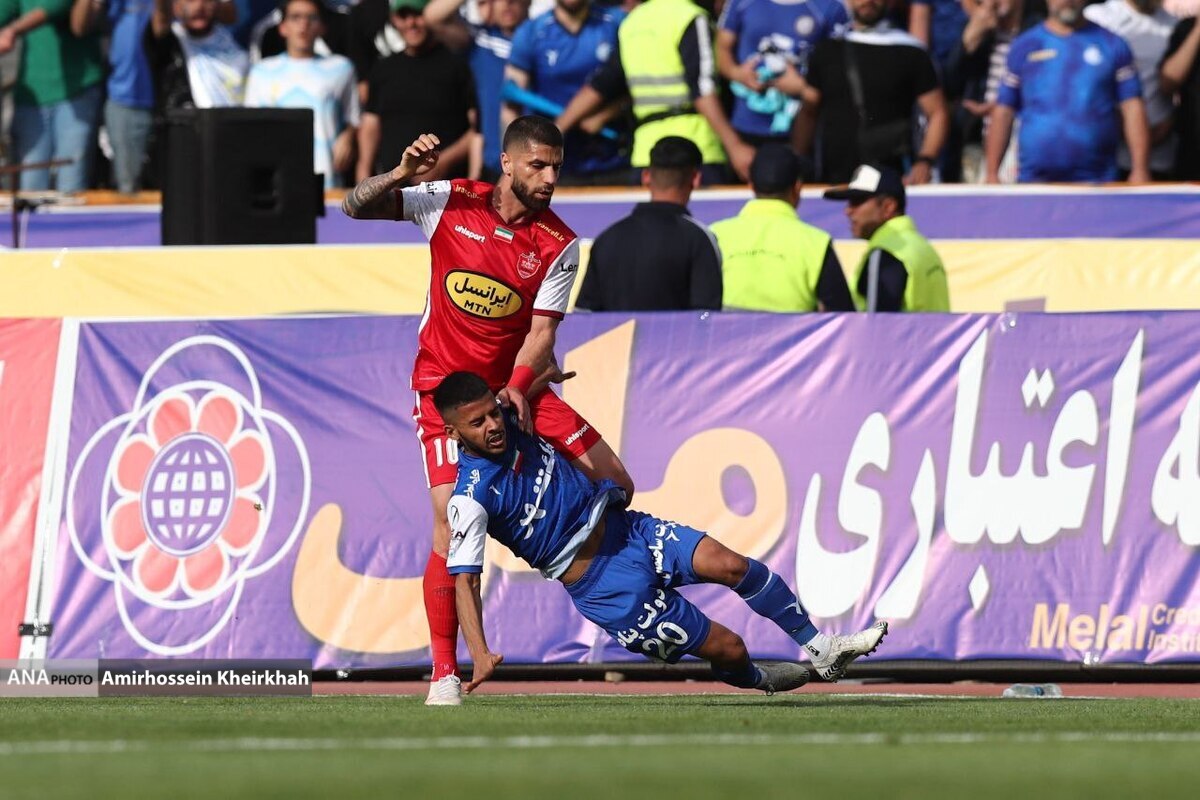 کلهر: پرسپولیس مقتدرانه بازی نکند جام را از دست میدهد/ استقلال قهرمانی را به رفتارهای غیرحرفهای سرمربیاش باخت