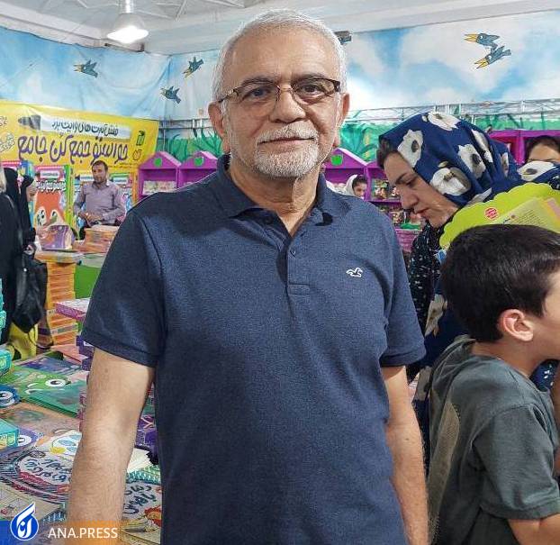 یک انتشارات از ظرفیت معلمان برای تولید کتاب مدد میگیرد یک انتشارات از ظرفیت معلمان برای تولید کتاب مدد میگیرد