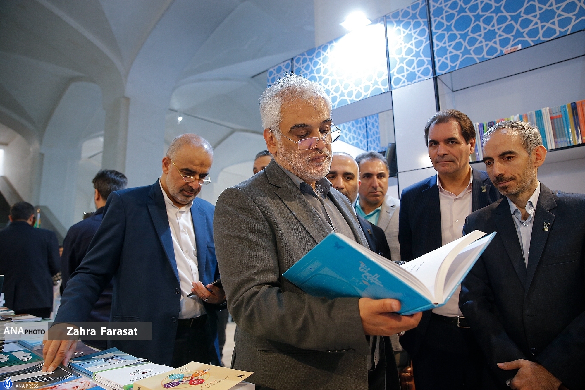 اشکالاتی به نمایشگاه کتاب وارد است؛ نمایشگاه باید محل عرضه آثار جدید باشد