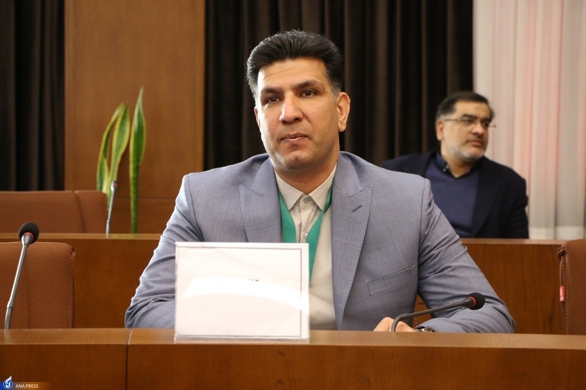 پاکدل: دوشغله نیستم و از یک جا فقط حقوق میگیرم/نامه دبیر خطاب به من نیست