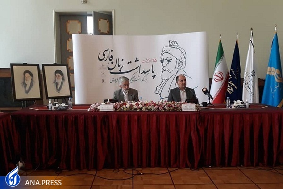 فردوسی به صراحت میگوید با رنج سیساله شاهنامه را سروده تا ایرانی زنده بماند