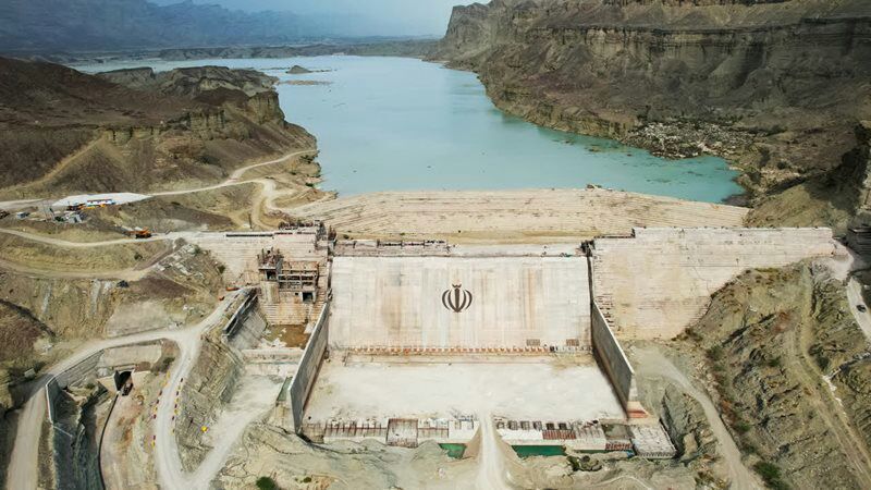 آغاز عملیات لولهگذاری انتقال آب دریای عمان به ۳ استان ایران با دستور رئیسی / اخطار رئیس جمهور به حاکمان افغانستان درباره حقابه هیرمند + فیلم آغاز عملیات لولهگذاری انتقال آب دریای عمان به ۳ استان ایران با دستور رئیسی / اخطار رئیس جمهور به حاکمان افغانستان درباره حقابه هیرمند + فیلم