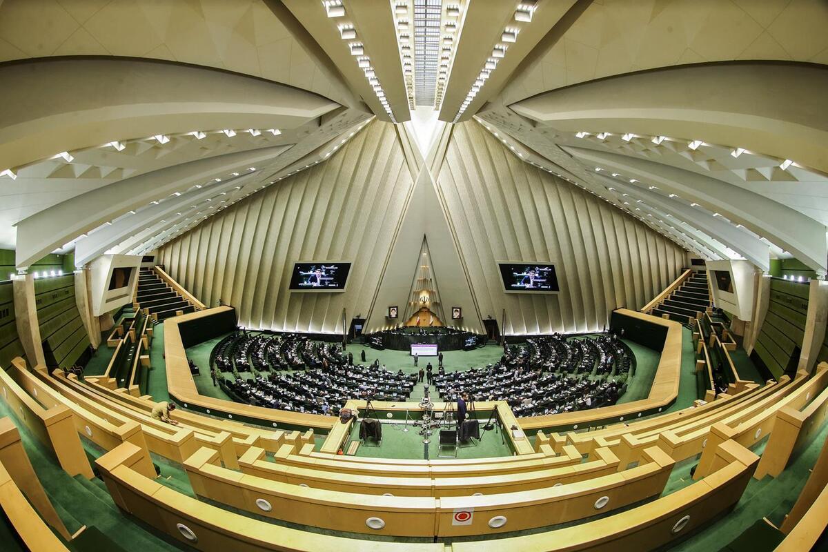 انجام هر گونه فعالیت انتخاباتی توسط کارکنان دولت ممنوع شد