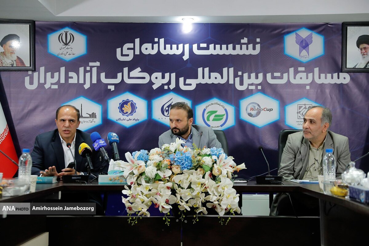 تقویت توان حل مسئله دانشجویان در ربوکاپ ۱۴۰۲ مشارکت ۱۵۰۰ دانشجو و دانش آموز در قالب بیش از ۲۳۰ تیم