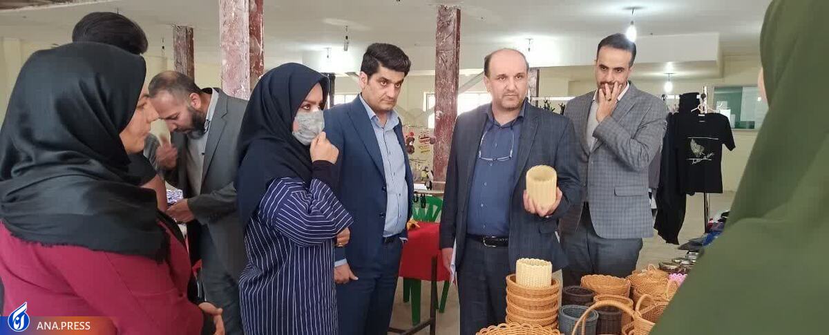 آغاز کار نمایشگاه صنایع خلاق و هنرهای دستی در دانشگاه آزاد ورامین