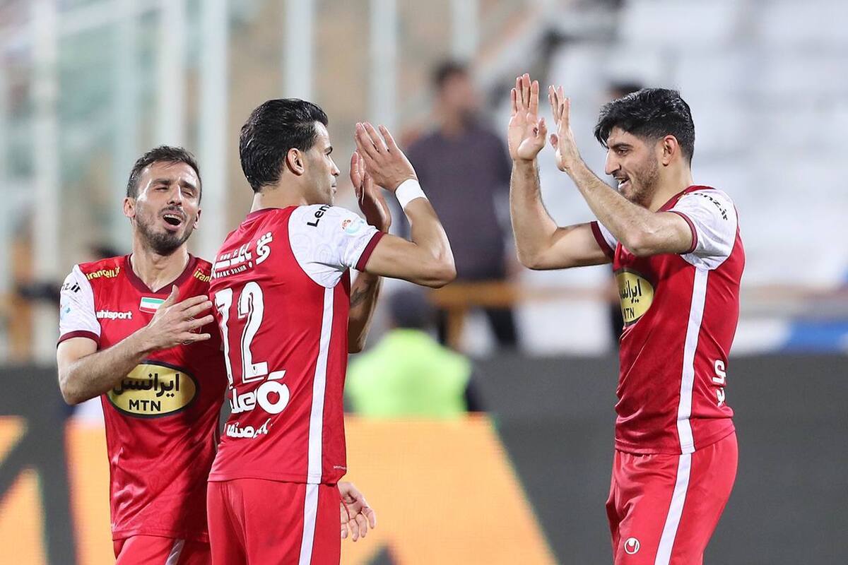 لحظه بالابردن جام قهرمانی توسط پرسپولیس+ فیلم