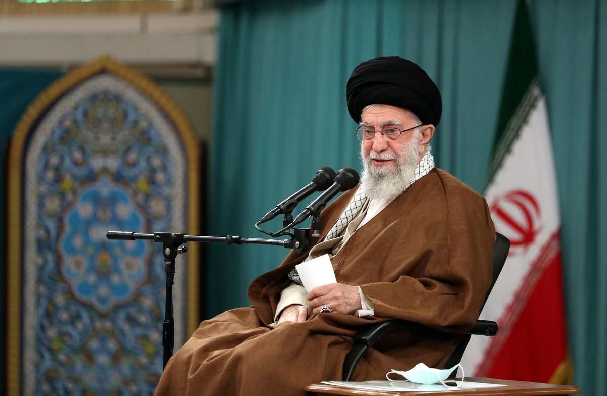 باید با شیوههای خلاقانه و جذاب، مجاهدت شهدا به نسل جوان منتقل شود