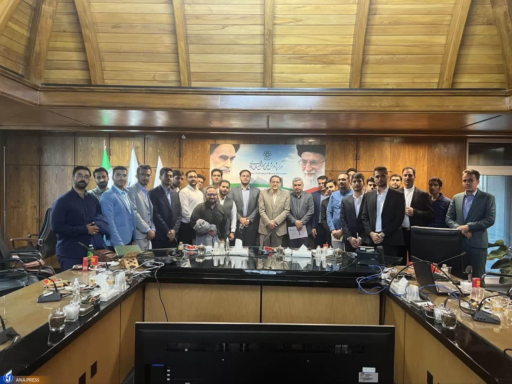 استفاده از ظرفیت نخبگان دانشگاه در تصمیمگیری حاکمیت استفاده از ظرفیت نخبگان دانشگاه در تصمیمگیری حاکمیت