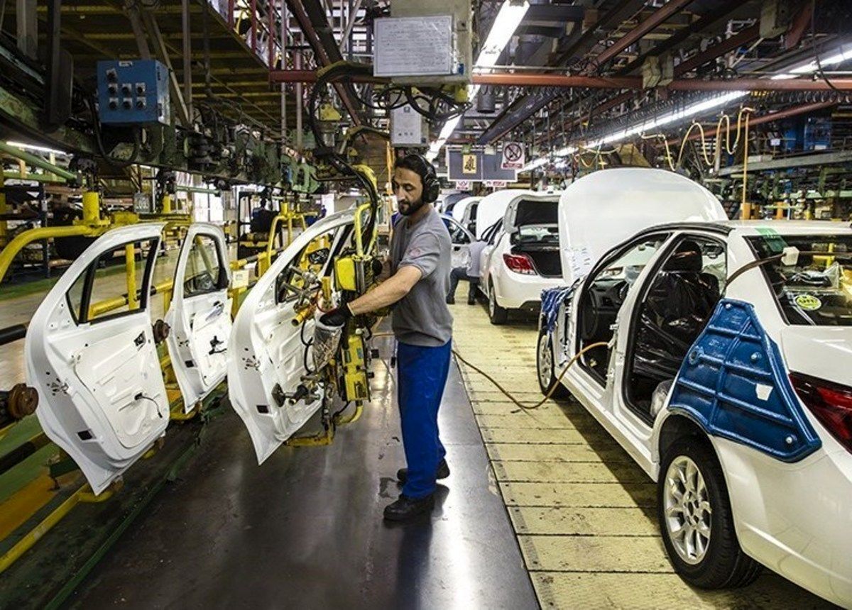 قیمت کارخانهای خودرو باید اصلاح شود