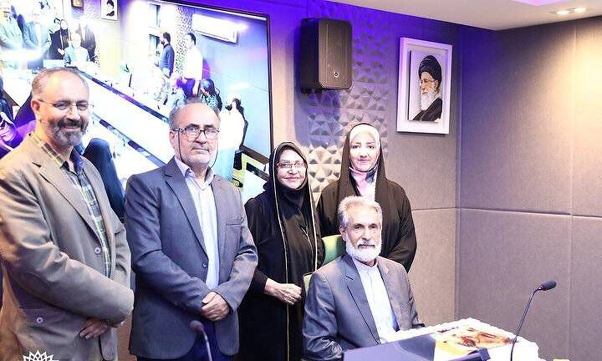 برای داستان دوصفحه‌ای نویسندگان جوان ۴ صفحه نقد می‌نوشتم