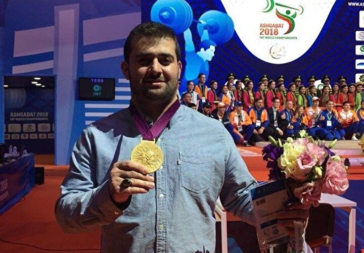 ملیپوش سابق وزنهبرداری: فدراسیون از باقری استفاده تبلیغاتی میکند!/ سرمربیگری تیمهای پایه حق من است