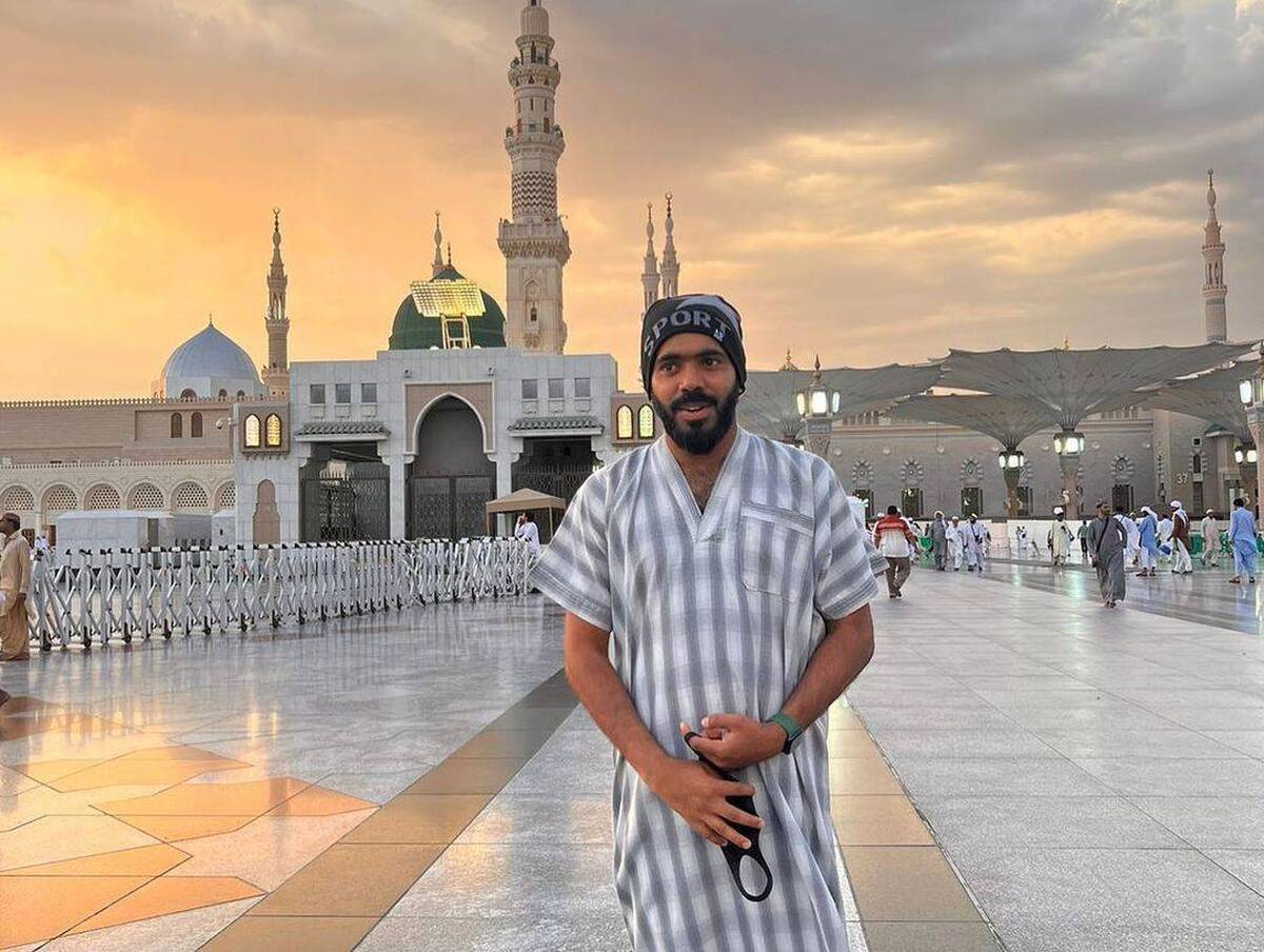 یک مرد هندی بعد از طی ۸۶۵۰ کیلومتر پیاده خود را به مکه رساند
