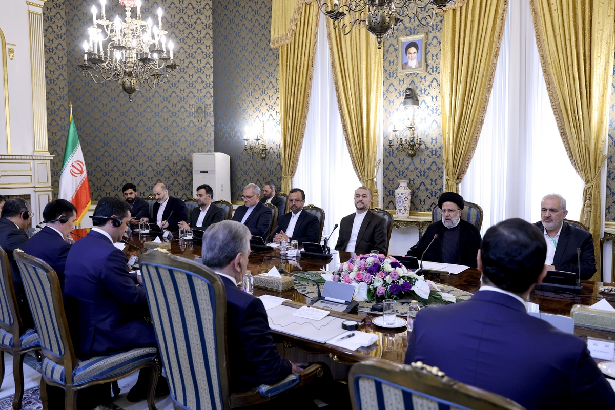 رئیسی: ایران مانعی پیش روی مسیر گسترش روابط با کشورهای همسایه نمیبیند