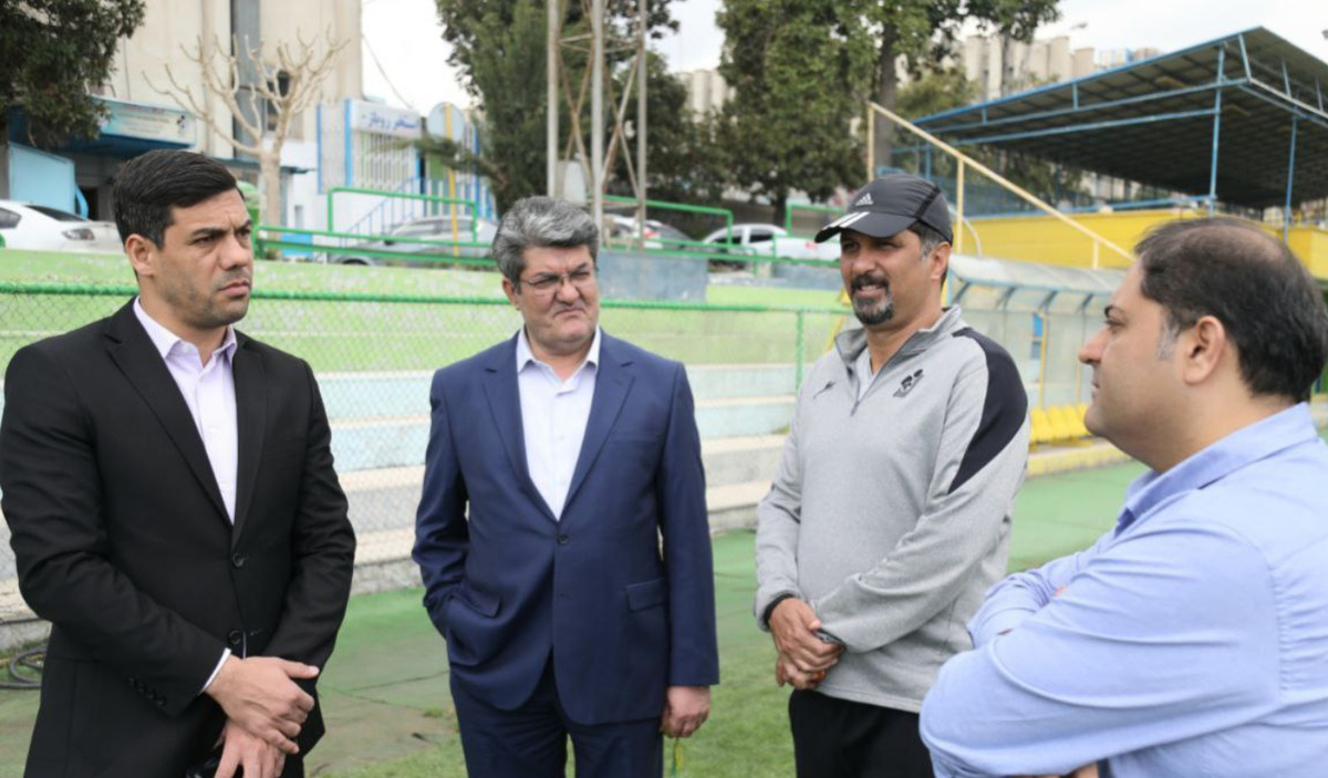 حسینی سرمربی فصل آینده پیکان باقی ماند/ خودروسازان در انتظار اعلام برنامههای آماده سازی