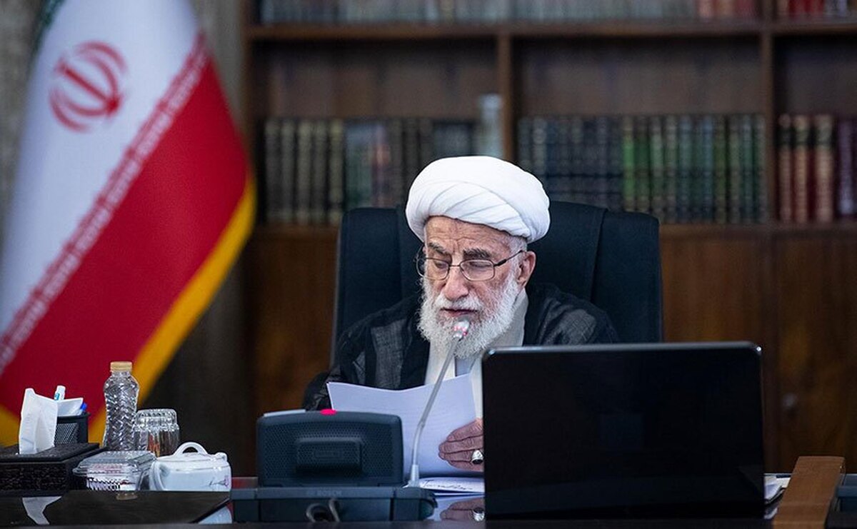 آیتالله جنتی: مسئولان خودشان را با چمرانها و سلیمانیها بسنجند