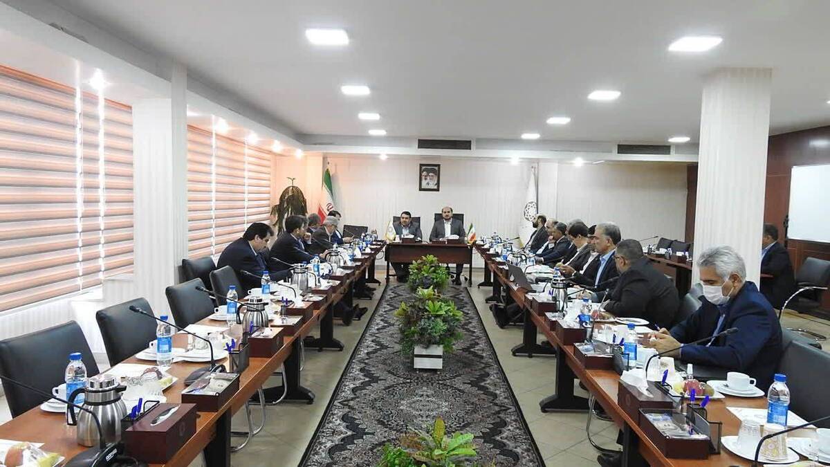 بانکها در رفع مشکلات حوزه اشتغال و مسکن پای کار باشند