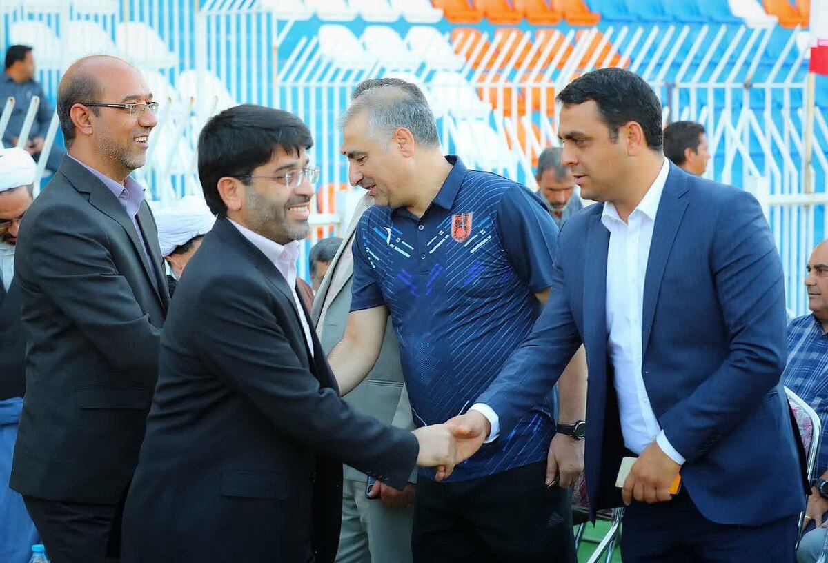 دست دوستی دورهمی اعضای تیم فوتبال مس به سمت مقامات ارشد رفسنجان