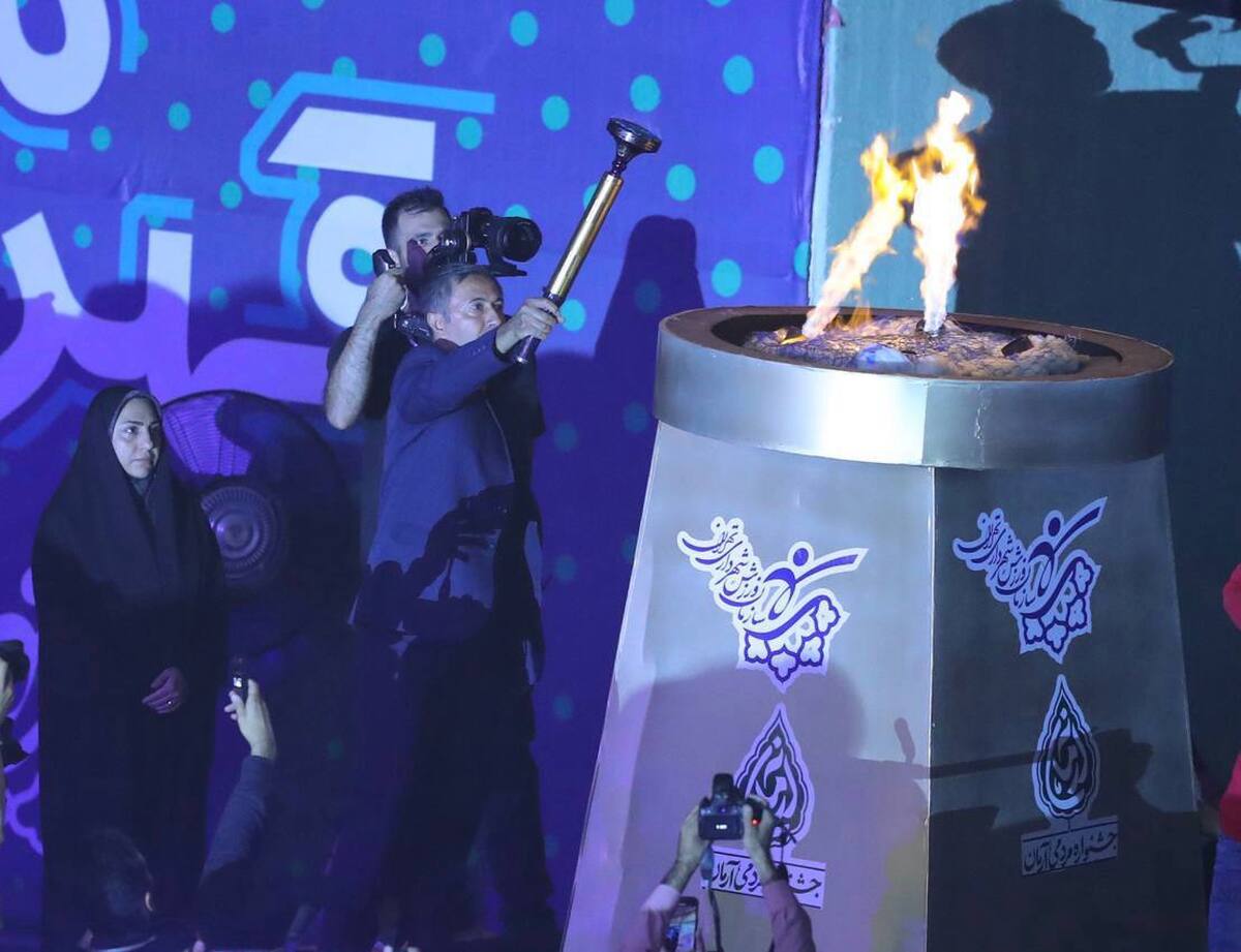 مشعل بزرگترین رویداد ورزش شهروندی کشور روشن شد تجلیل از چهرههای نامی ورزش