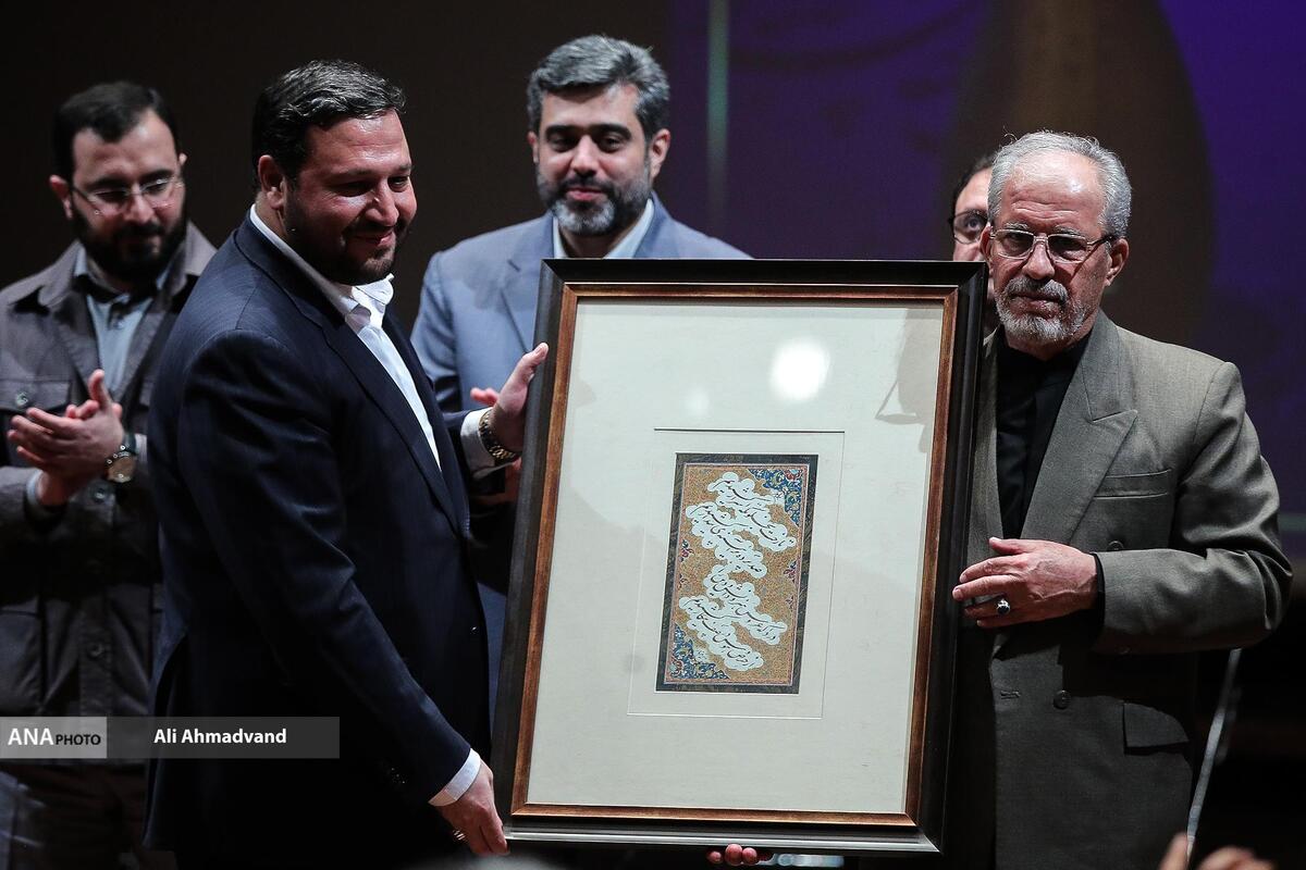 نوربخش: زنگ خطر نابودی موسیقی اصیل ایرانی زده شده است نشان درجه یک هنری به محمدیان اهدا میشود
