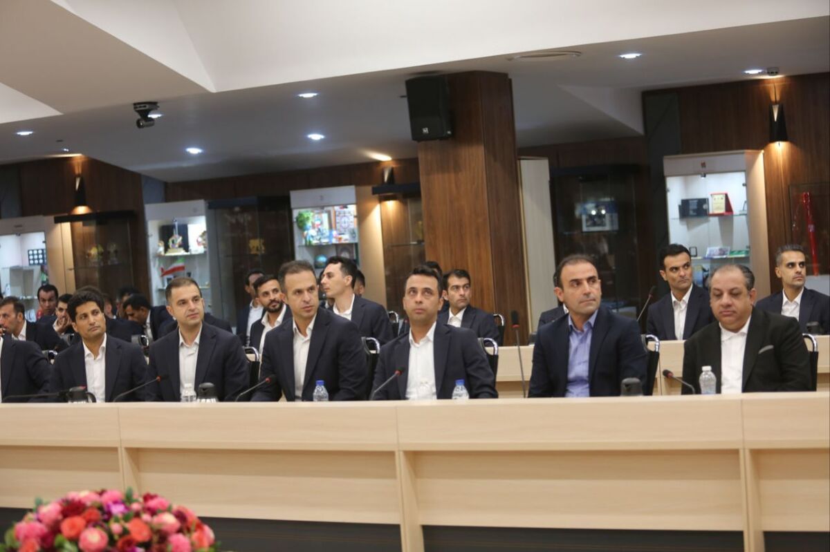 بنیادیفر: خواهش میکنم VAR را بیاورید حقالزحمه تمام داوران قرارداد یک بازیکن نمیشود+ فیلم