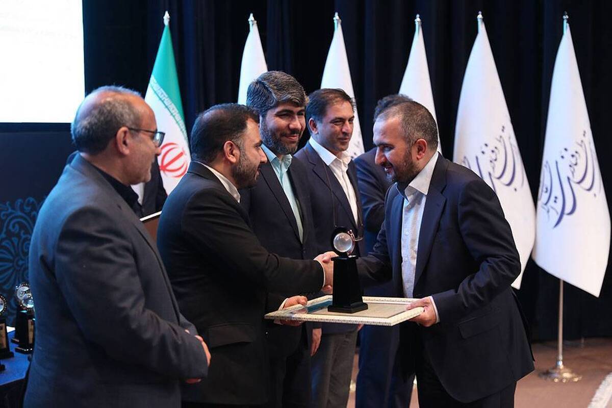 سازمان تنظیم مقررات و ارتباطات رادیویی برگزیده جشنواره ملی فاوا شد