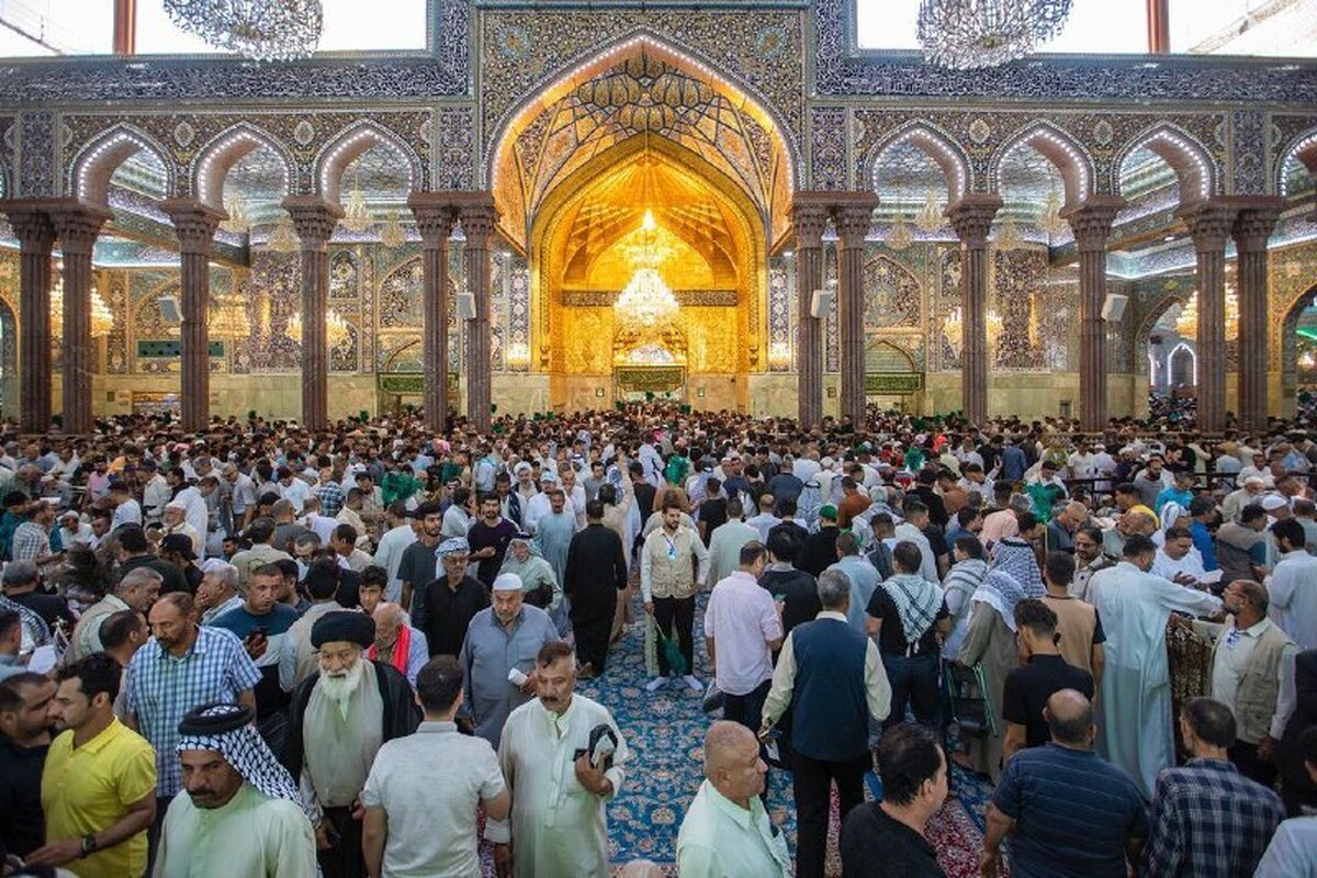 زائران کربلا در روز عرفه به امام حسین (ع) متوسل شدند+ عکس