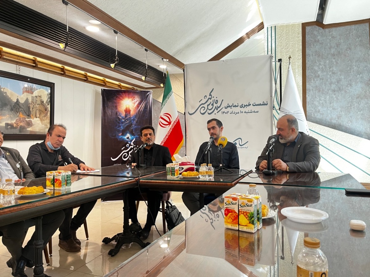 کارگردان «سیب، فانوس، کشتی»: با الهام از نمایشنامه «کرگدن» از وقایع پس از عاشورا می‌گوییم