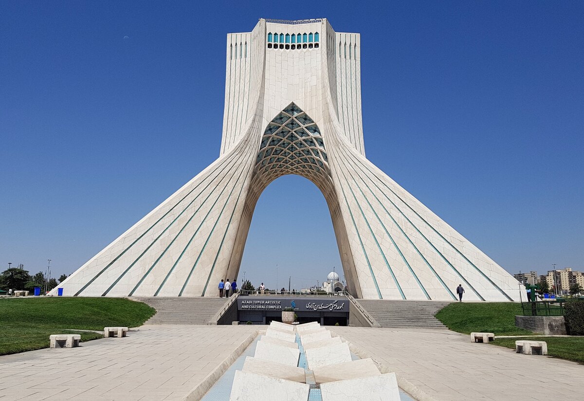 بازدید از برج آزادی برای خبرنگاران رایگان شد