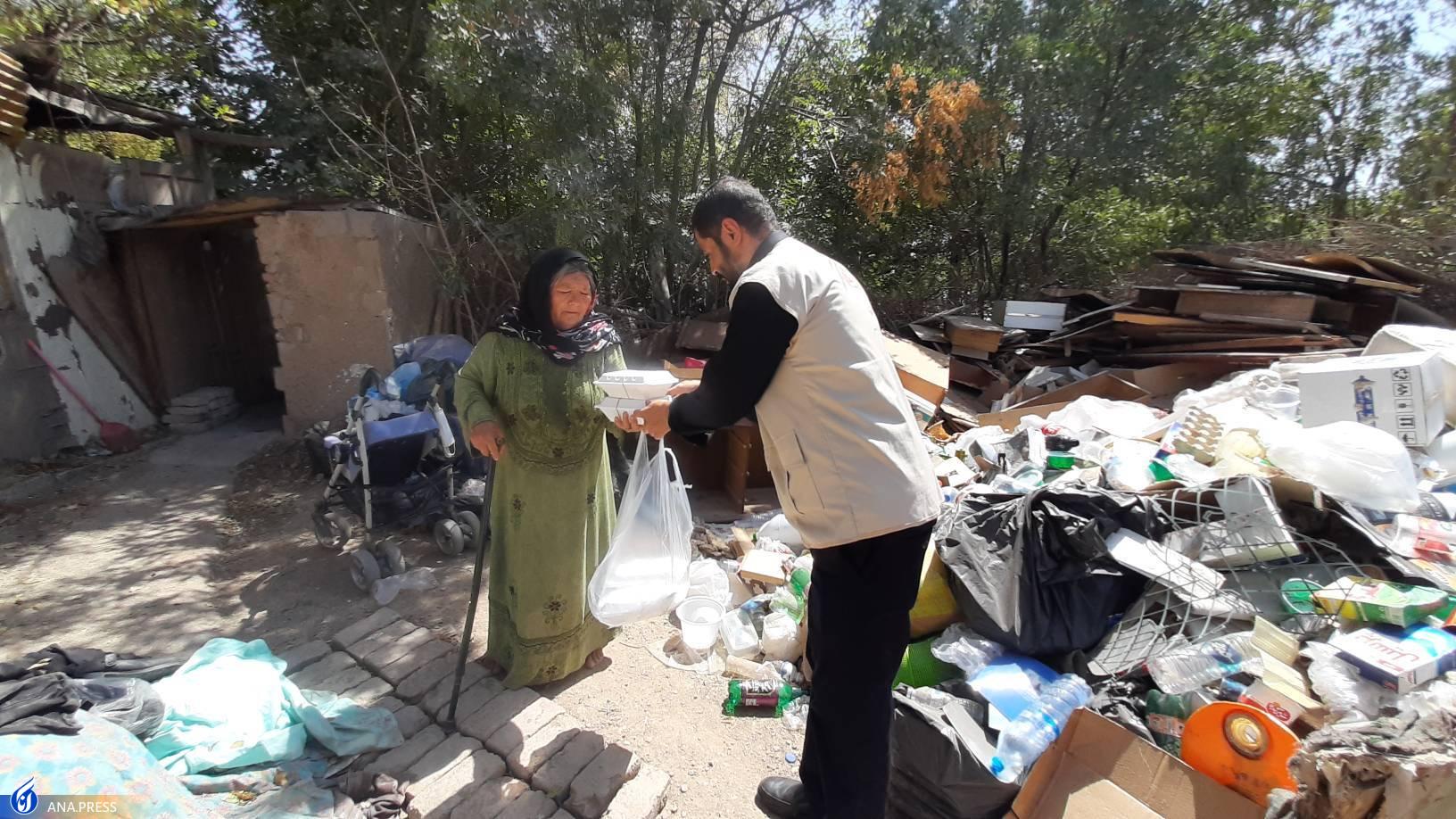 پخت و توزیع ۷۰۰ پرس غذا در مناطق محروم جنوب تهران+ فیلم پخت و توزیع ۷۰۰ پرس غذا در مناطق محروم جنوب تهران+ فیلم