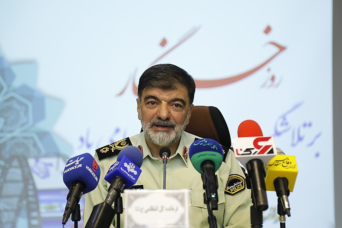 هلاکت ۴ تروریست در زاهدان ۲۰ هزار نفر را به دوربین البسه مجهز کردیم
