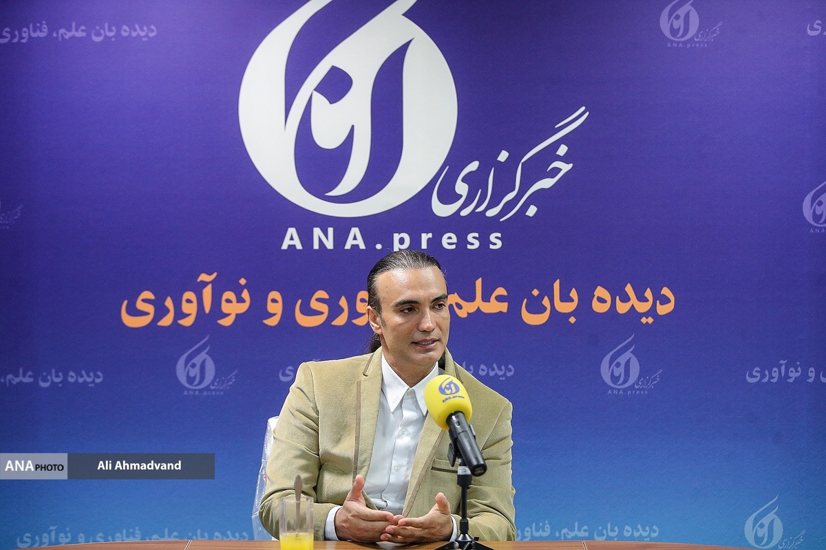 مطلق: ذائقه موسیقیایی مثل مُد در جامعه شکل میگیرد/ موسیقی ارزشی باید نگاه فرهنگی داشته باشد نه بازاری+ فیلم