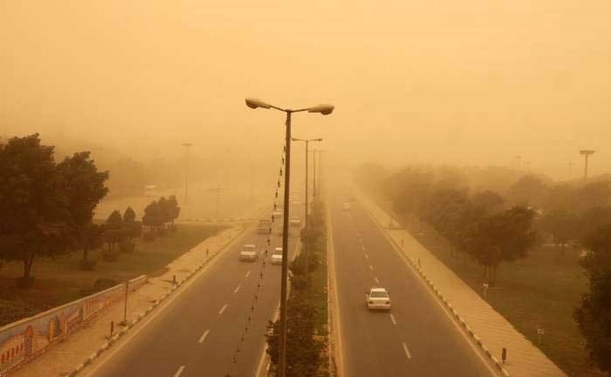 هجوم توده گرد و خاک به ۱۴ استان