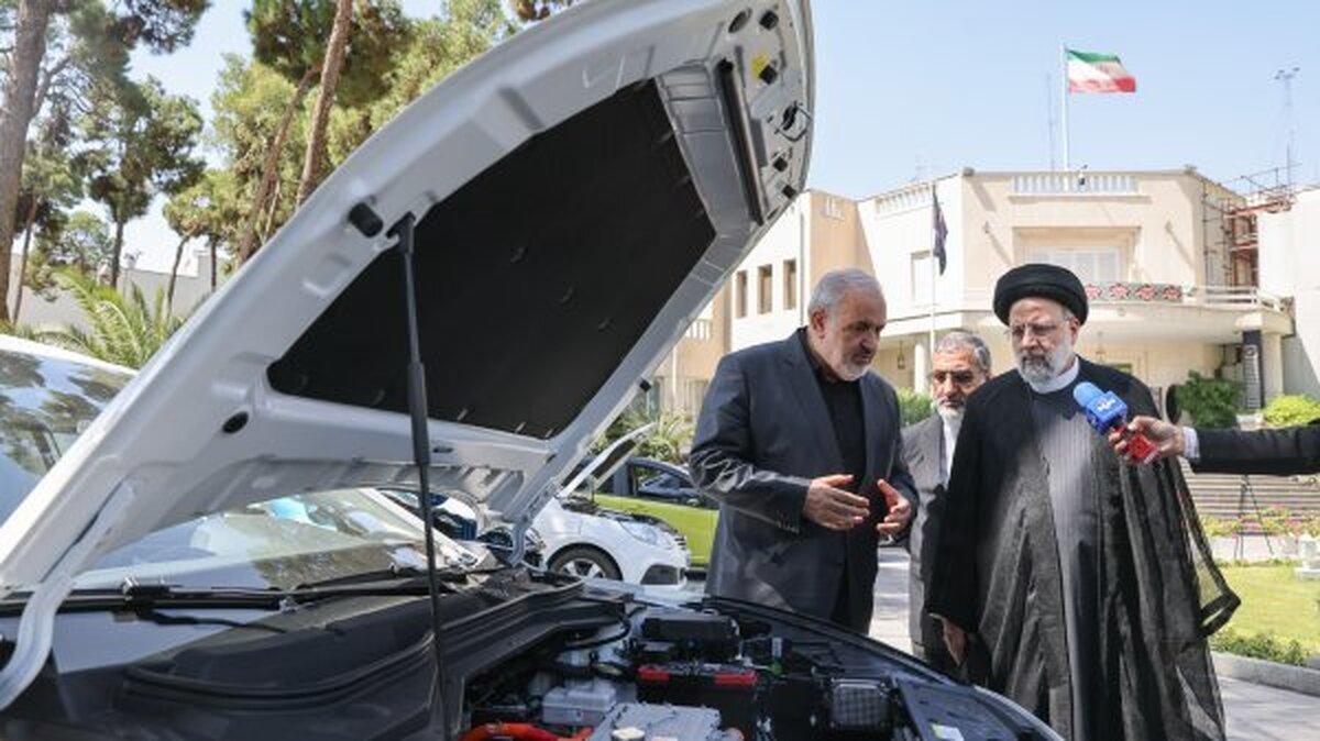 بازدید رئیسجمهور از خودروهای برقی هیبریدی