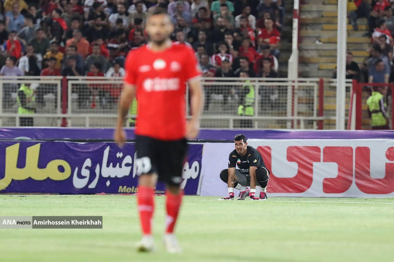 تصاویر گلر تراکتور پس از اشتباه مرگبار تصاویر گلر تراکتور پس از اشتباه مرگبار