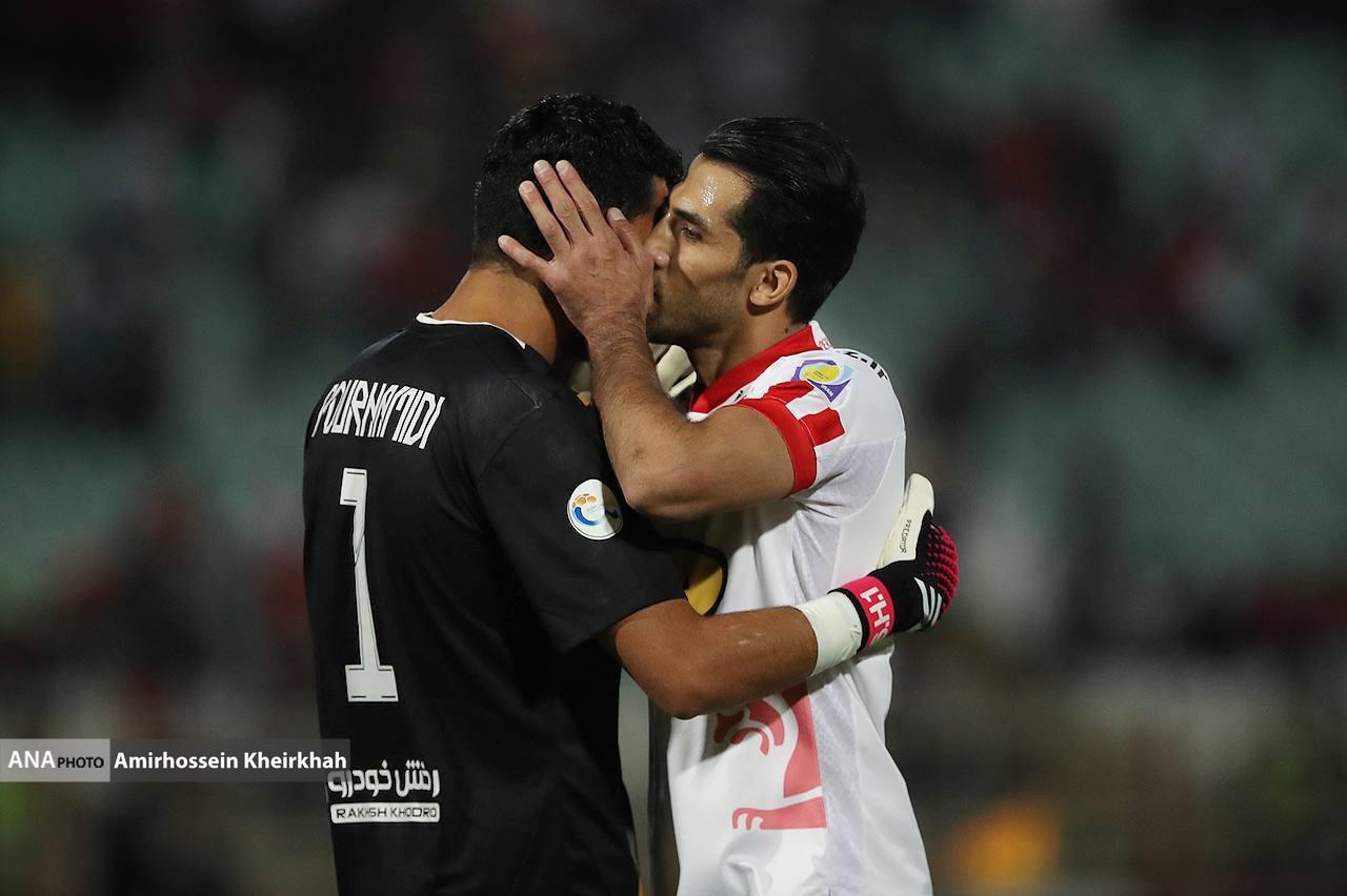 دلجویی مهاجم با اخلاق پرسپولیس از دروازه‌بان مغلوب تراکتور+تصاویر