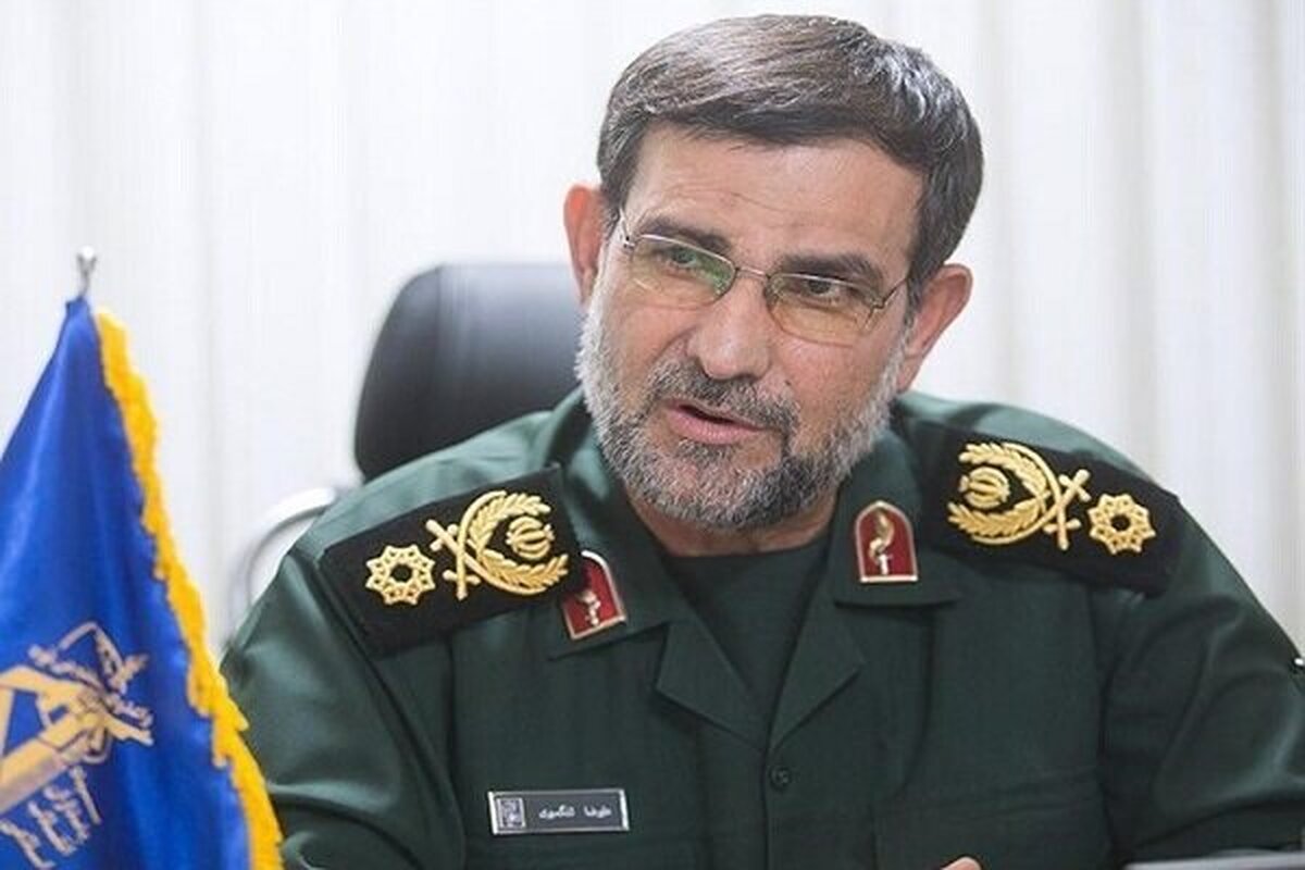 دورشدن ۱۸۰ مایلی ناو هواپیمابر آمریکایی از شناور سپاه