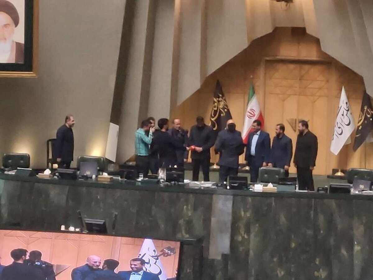 مجلس از قهرمان حمله تروریستی به حرم شاهچراغ تجلیل کرد